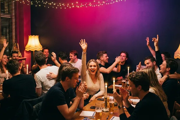 Квизы как еженедельный ритуал: где играть в вашем городе