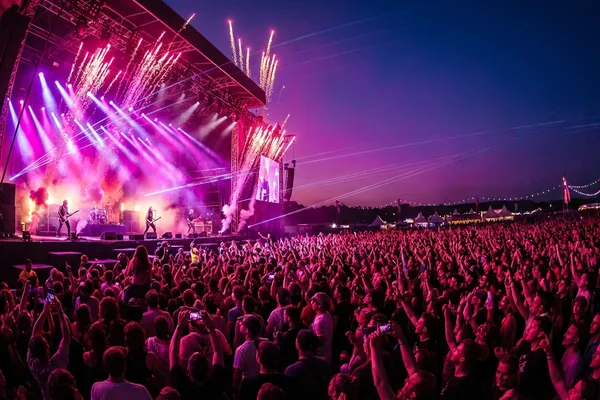 Фестивали и опен-эйры 2026: куда поехать за впечатлениями