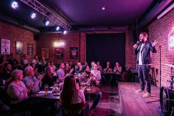 Stand-up клубы России: где найти качественную комедию в своём городе